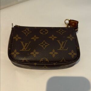 Louis Vuitton Pochette Mini